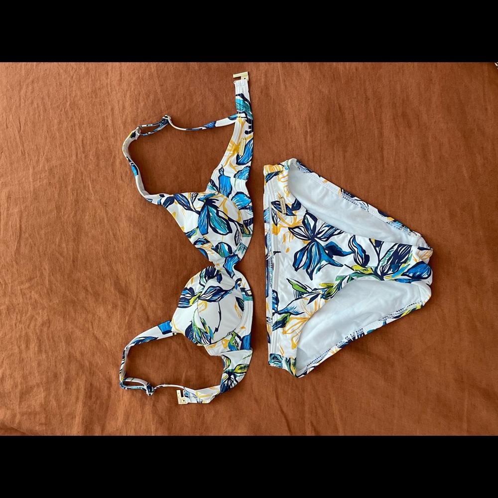 Sunseeker 2 piece bikini swim suit.